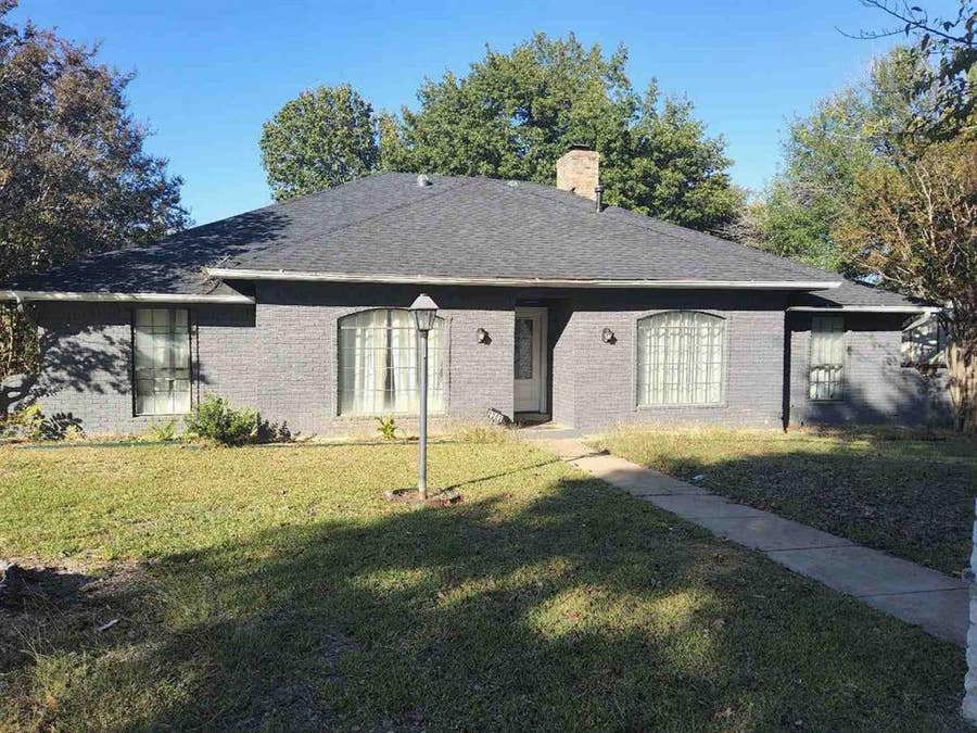 Property photo for 2202 Greenbriar Court, Grand Prairie, TX