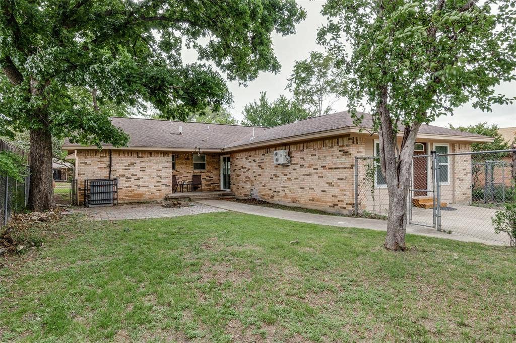 1816 Boyd Street, Dallas, TX 75224 Brick exterior, covered patio, mature trees, chain link fencing, paved pathway