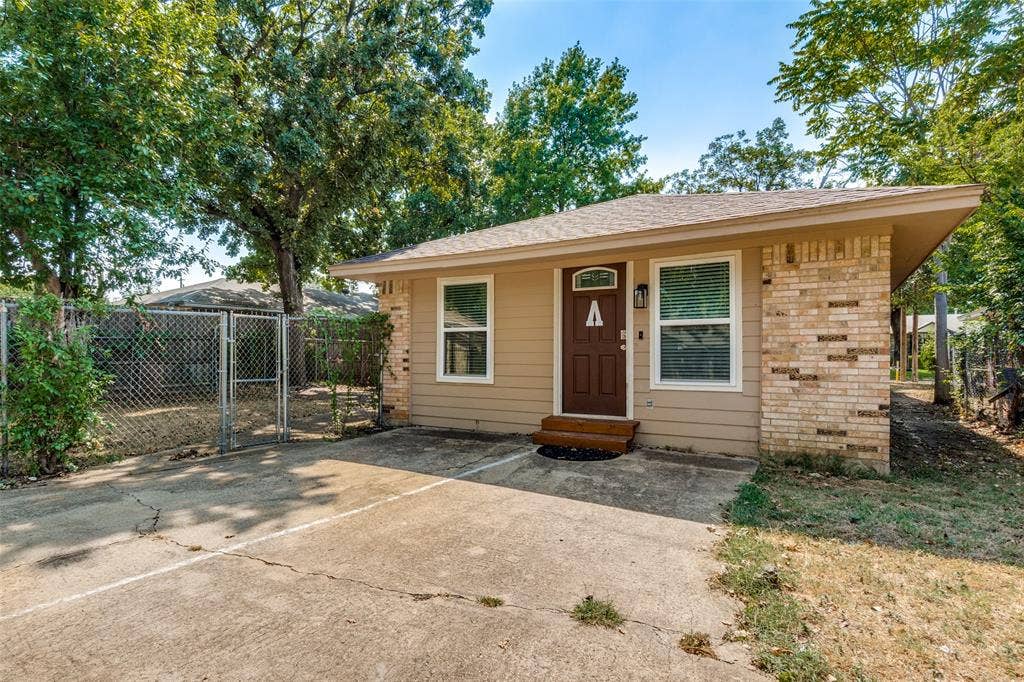 1816 Boyd Street, Dallas, TX 75224 ADU behind main house
