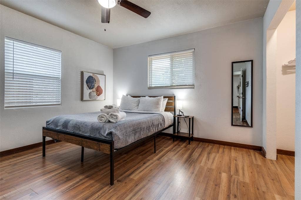 1816 Boyd Street, Dallas, TX 75224 Wood-finish flooring, ceiling fan, and window blinds