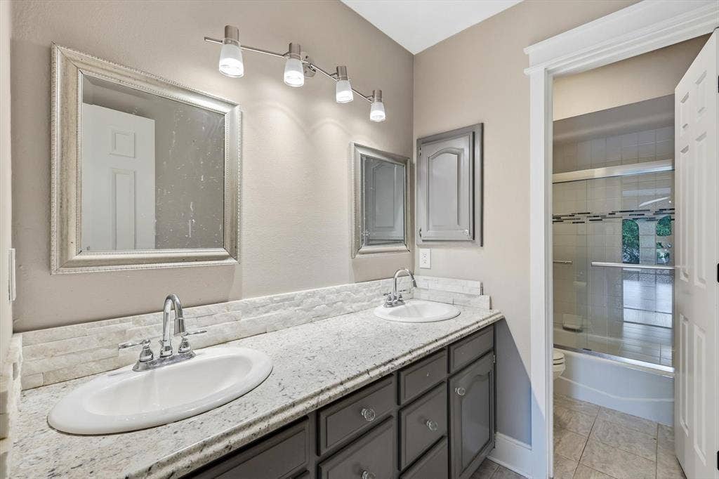 1331 Travis Street, Denton, TX 76205 1331 Travis Street, Denton, TX 76205