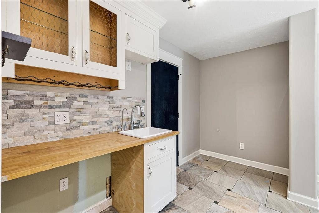 1331 Travis Street, Denton, TX 76205 1331 Travis Street, Denton, TX 76205