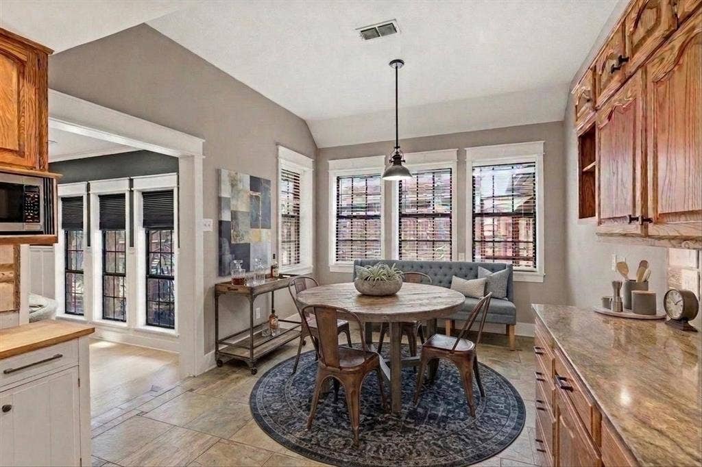 1331 Travis Street, Denton, TX 76205 1331 Travis Street, Denton, TX 76205