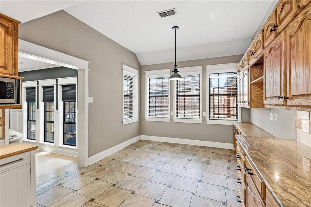 1331 Travis Street, Denton, TX 76205 1331 Travis Street, Denton, TX 76205