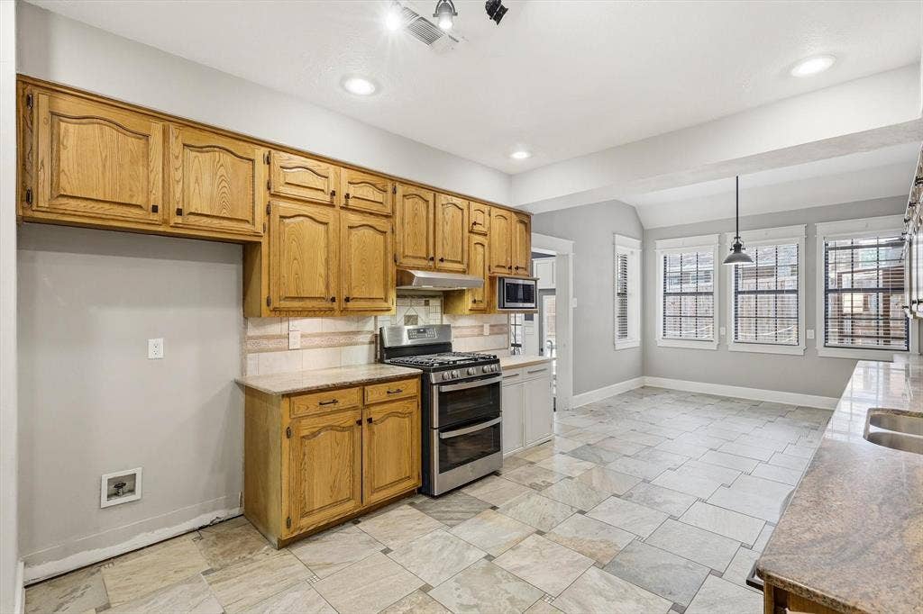 1331 Travis Street, Denton, TX 76205 1331 Travis Street, Denton, TX 76205