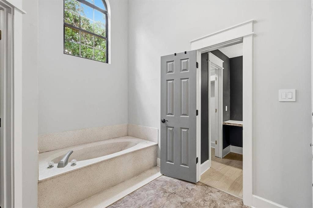 1331 Travis Street, Denton, TX 76205 1331 Travis Street, Denton, TX 76205