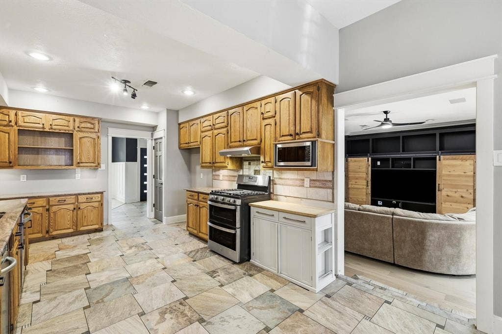 1331 Travis Street, Denton, TX 76205 1331 Travis Street, Denton, TX 76205