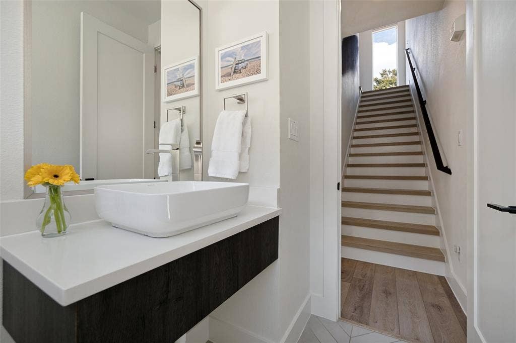 1865 Summit Avenue, #105, Dallas, TX 75206 Half bath on second floor with kitchen and living room