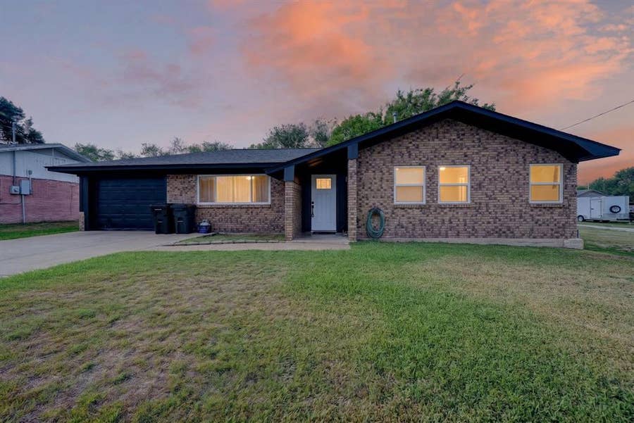 Property photo for 708 E High Street, Wills Point, TX