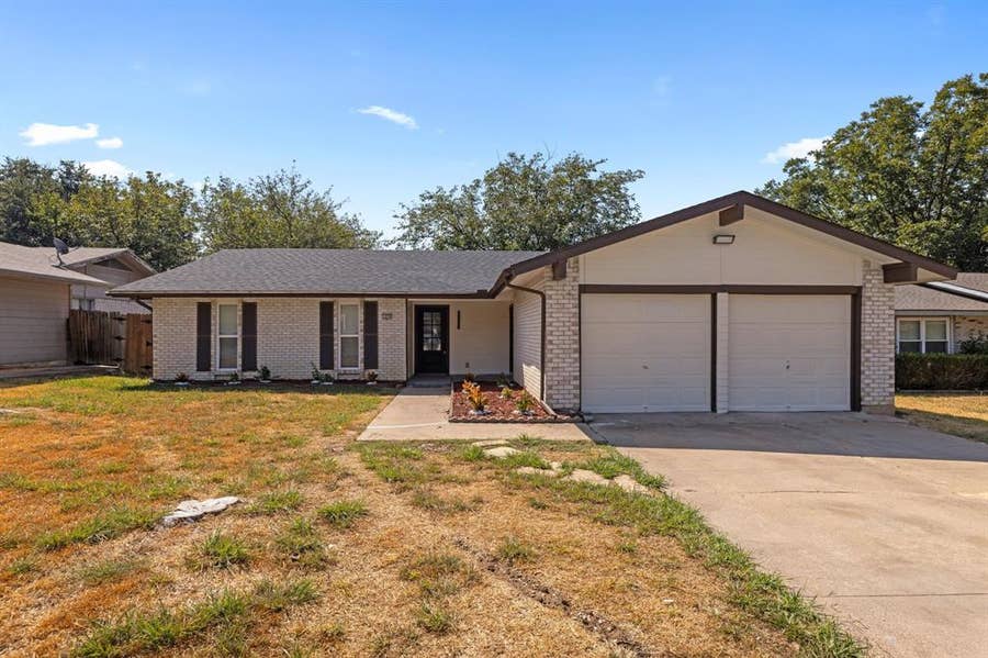 Property photo for 1820 Wickersham Drive, Arlington, TX