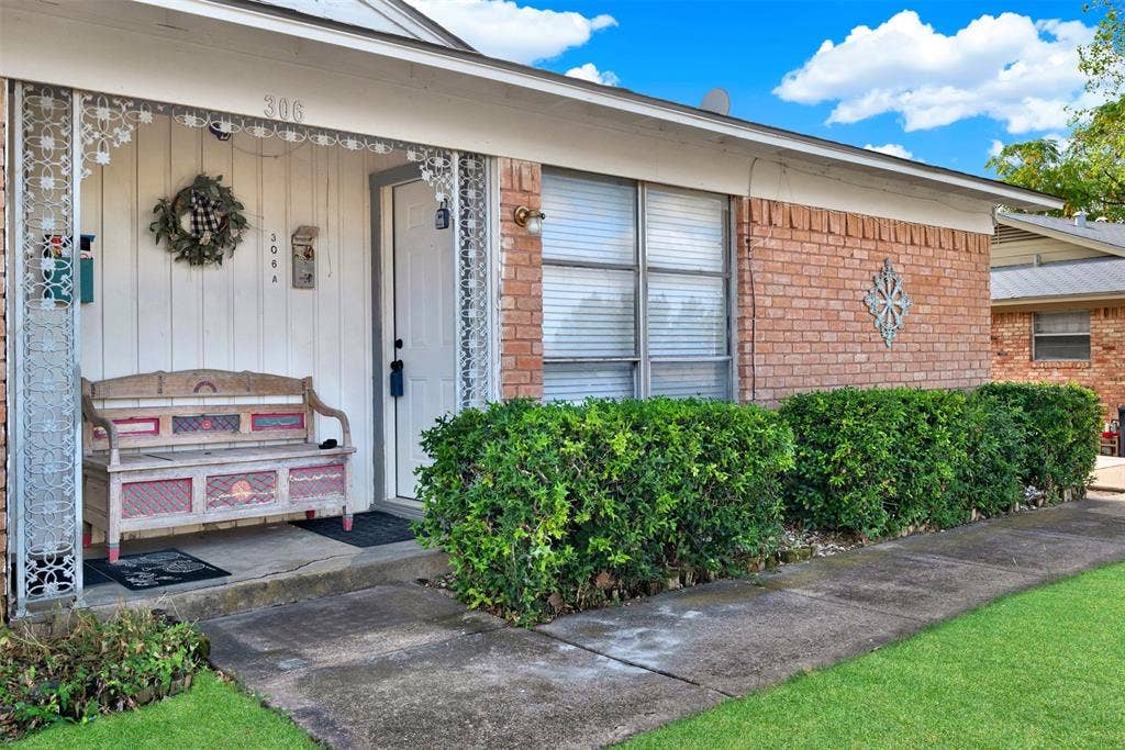 306 Hilltop Avenue, #A, Richardson, TX 75081 View of property entrance
