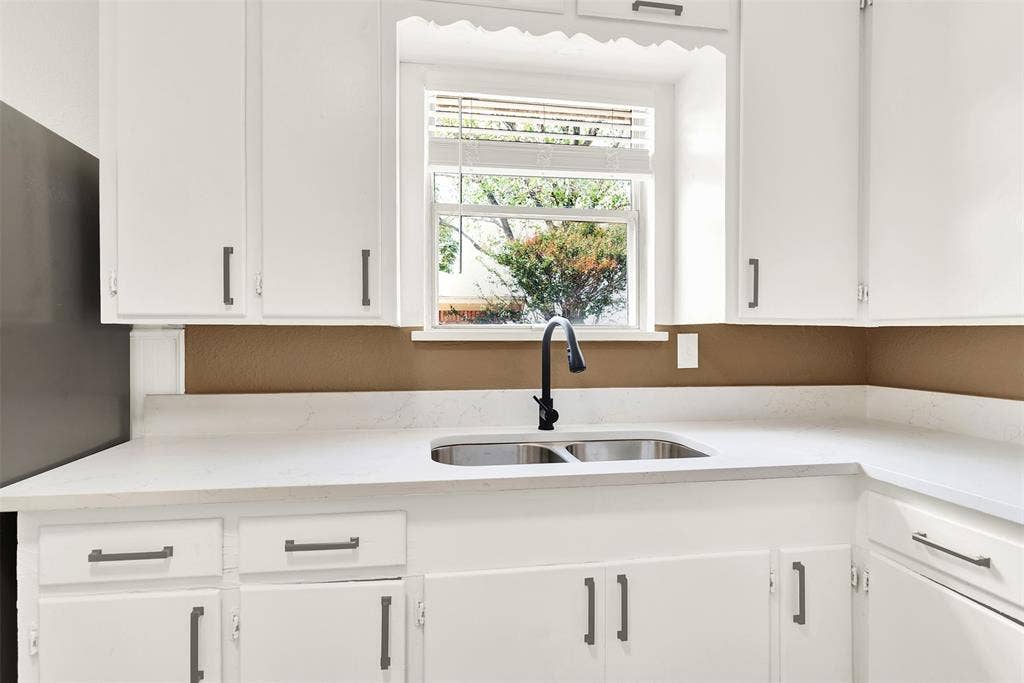 306 Hilltop Avenue, #A, Richardson, TX 75081 Kitchen features Quartz Countertop and Stainless Steal appliances.