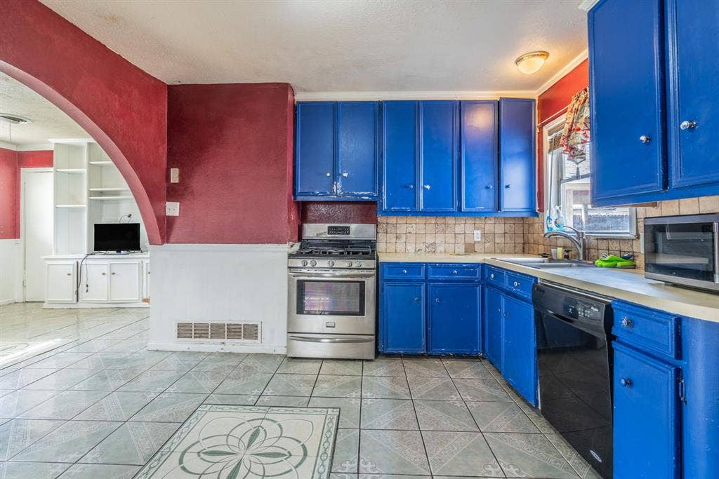 934 Indian Hills Drive, Grand Prairie, TX 75051 Kitchen featuring blue cabinetry, tile backsplash, built-in dishwasher, and stainless steel gas range