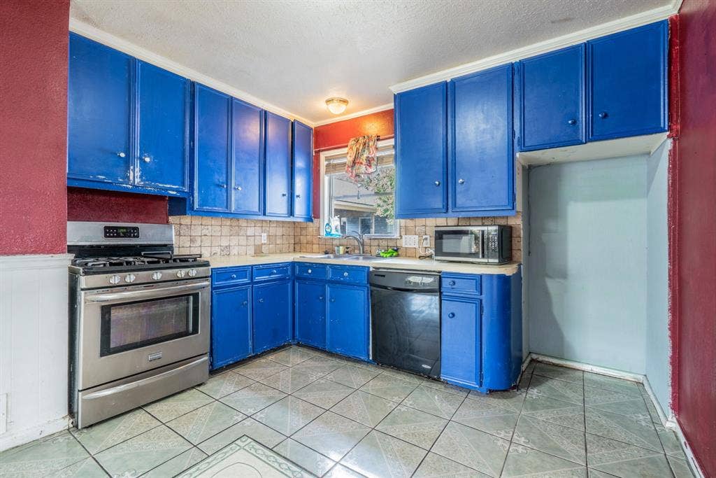 934 Indian Hills Drive, Grand Prairie, TX 75051 Stainless steel range, tile backsplash, built-in dishwasher, and a window above the sink
