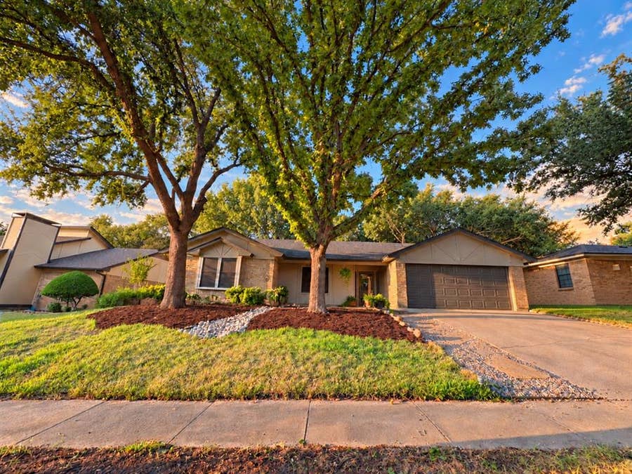 Property photo for 917 Clear View Drive, Bedford, TX