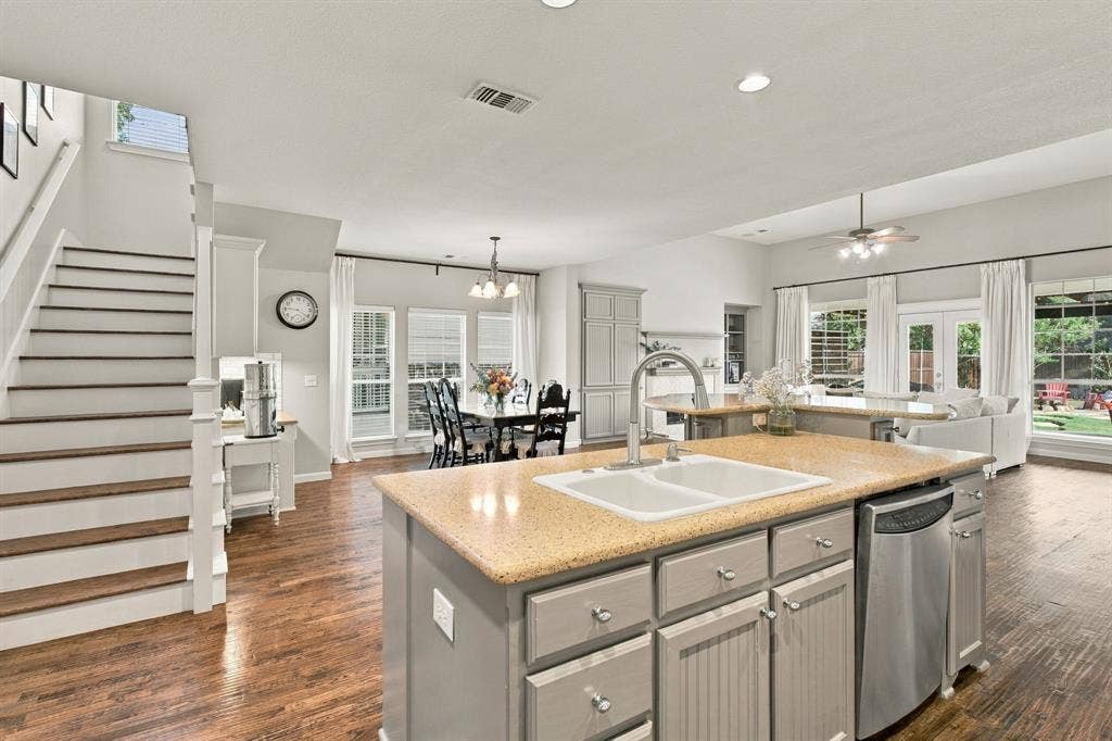 6816 Studebaker Drive, McKinney, TX 75071 6816 Studebaker Drive, McKinney, TX 75071