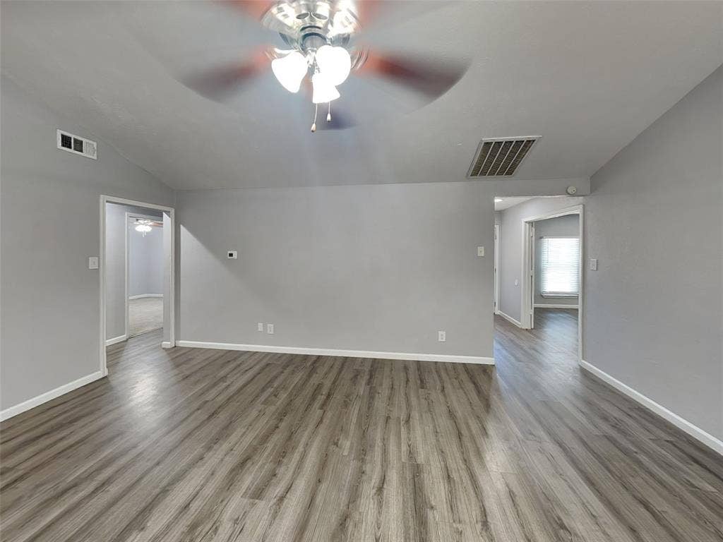 300 Newport Circle, Euless, TX 76039 300 Newport Circle, Euless, TX 76039