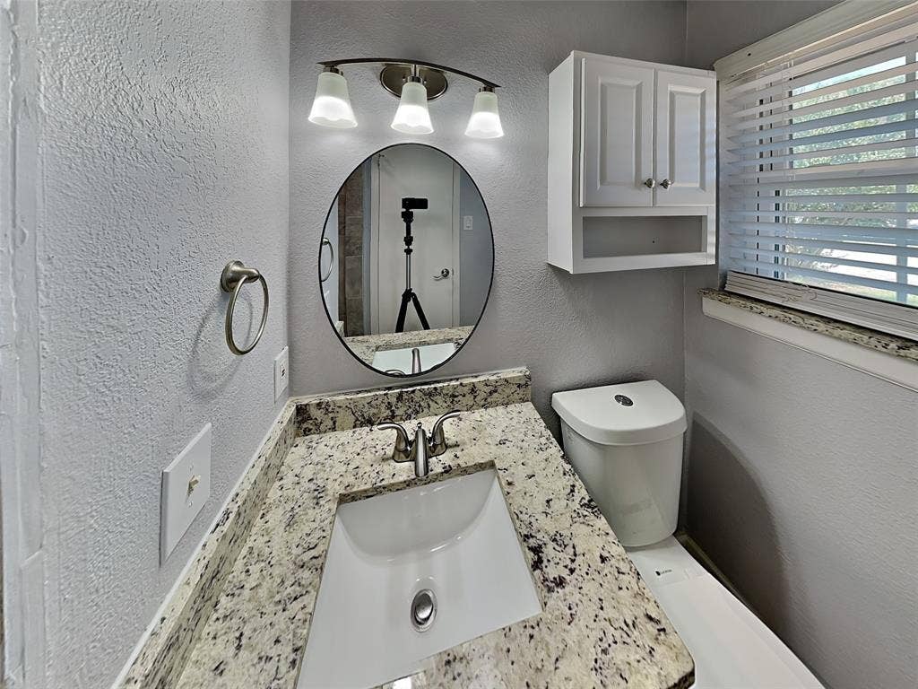 300 Newport Circle, Euless, TX 76039 300 Newport Circle, Euless, TX 76039