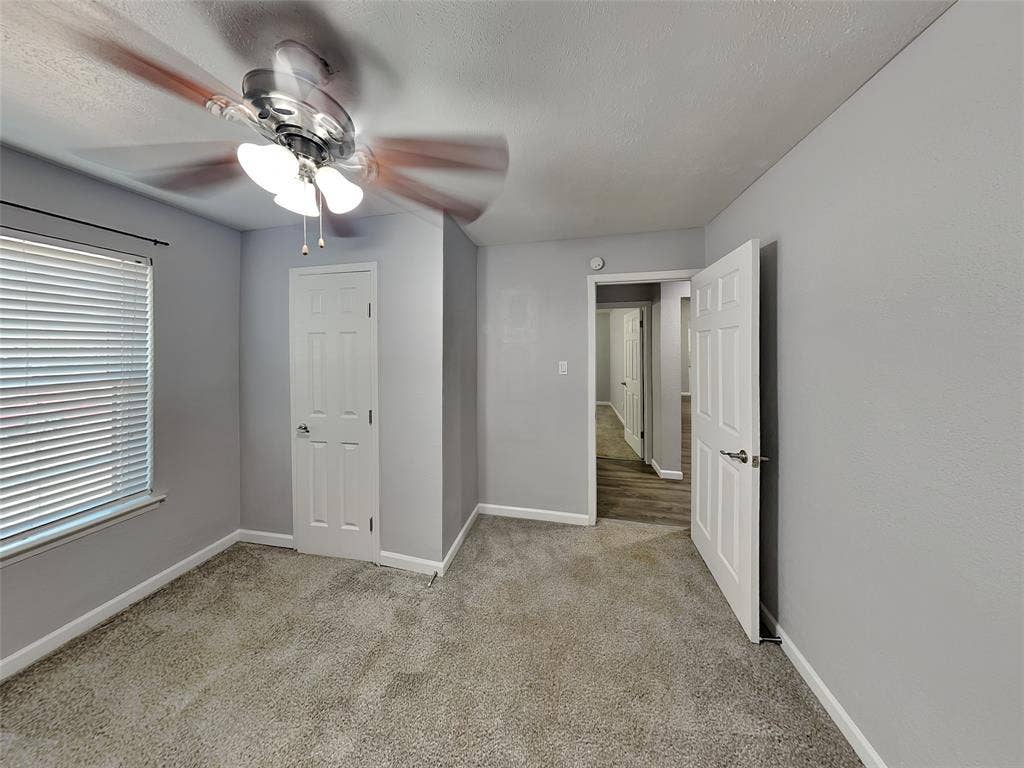 300 Newport Circle, Euless, TX 76039 300 Newport Circle, Euless, TX 76039
