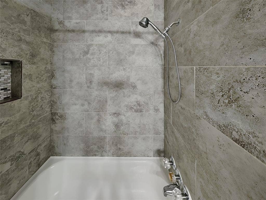 300 Newport Circle, Euless, TX 76039 300 Newport Circle, Euless, TX 76039
