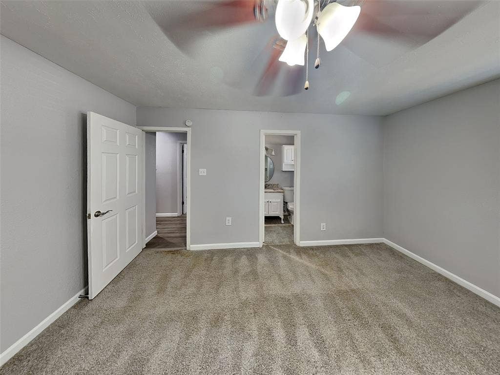 300 Newport Circle, Euless, TX 76039 300 Newport Circle, Euless, TX 76039