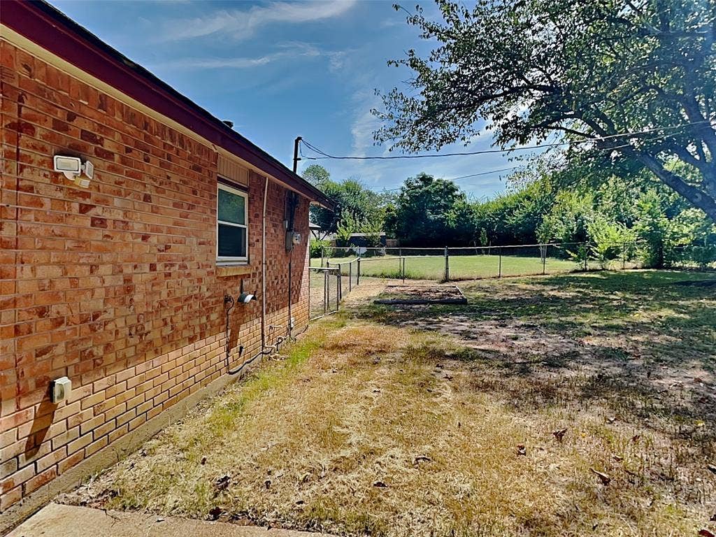300 Newport Circle, Euless, TX 76039 300 Newport Circle, Euless, TX 76039