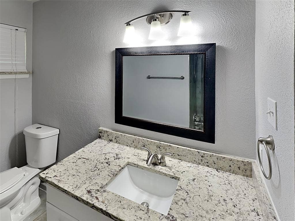 300 Newport Circle, Euless, TX 76039 300 Newport Circle, Euless, TX 76039