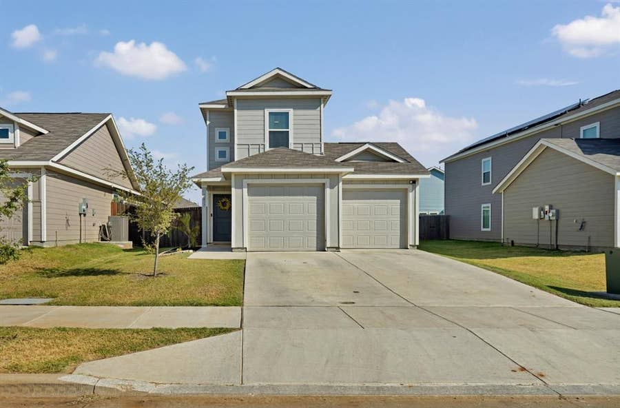Property photo for 1417 Silver Spruce Lane, Fort Worth, TX
