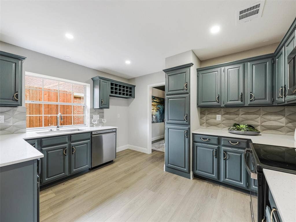 2409 Hedgeway Circle, Garland, TX 75044
