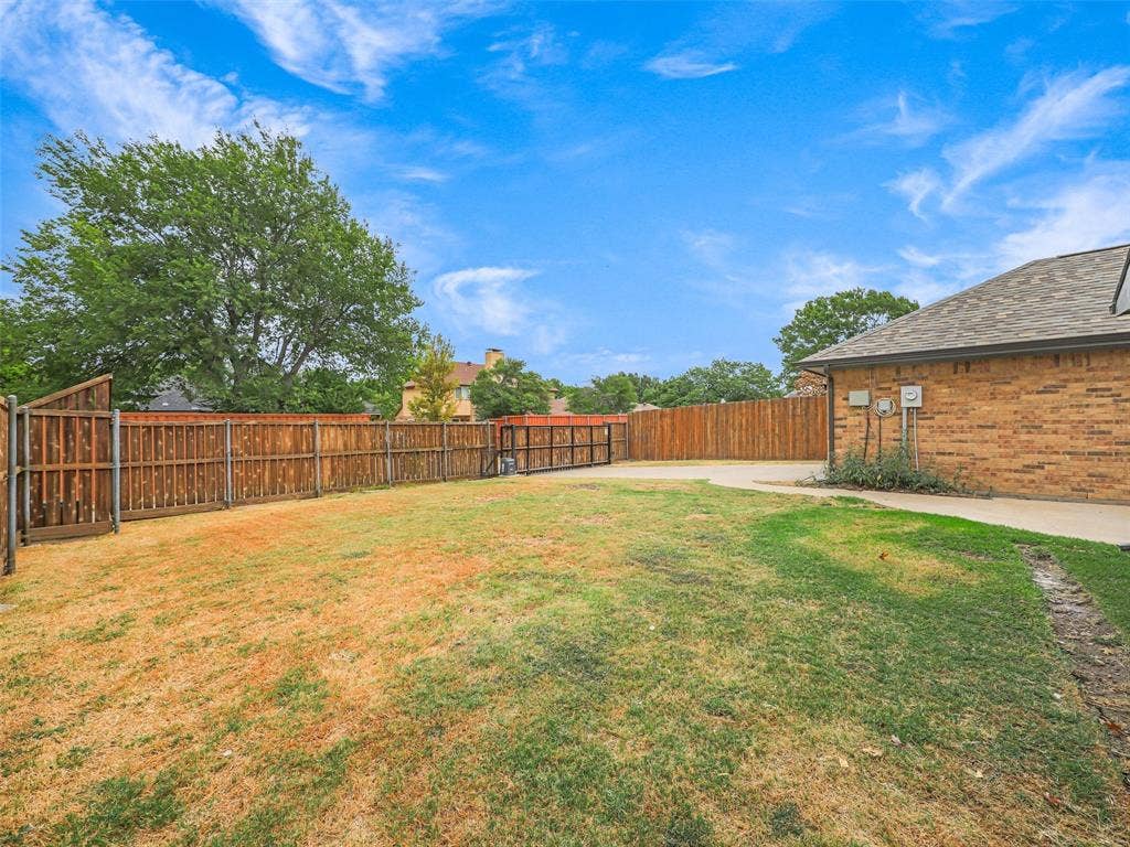 2409 Hedgeway Circle, Garland, TX 75044