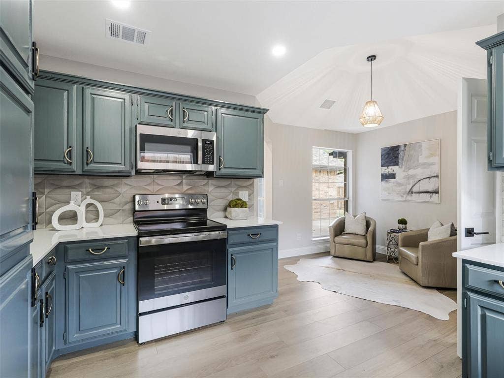 2409 Hedgeway Circle, Garland, TX 75044