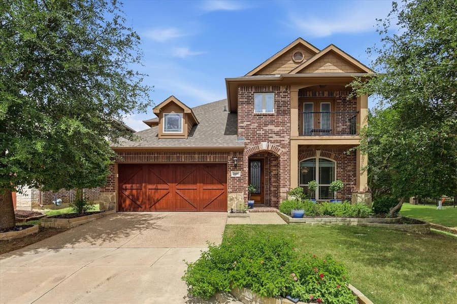 Property photo for 2600 Gateway Court, Euless, TX
