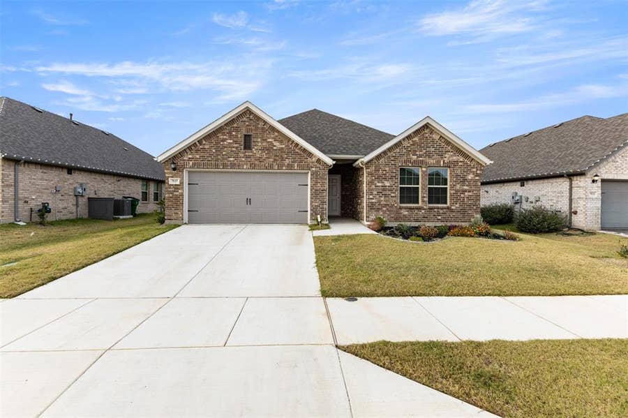 Property photo for 7537 Prairie Holly Lane, Venus, TX