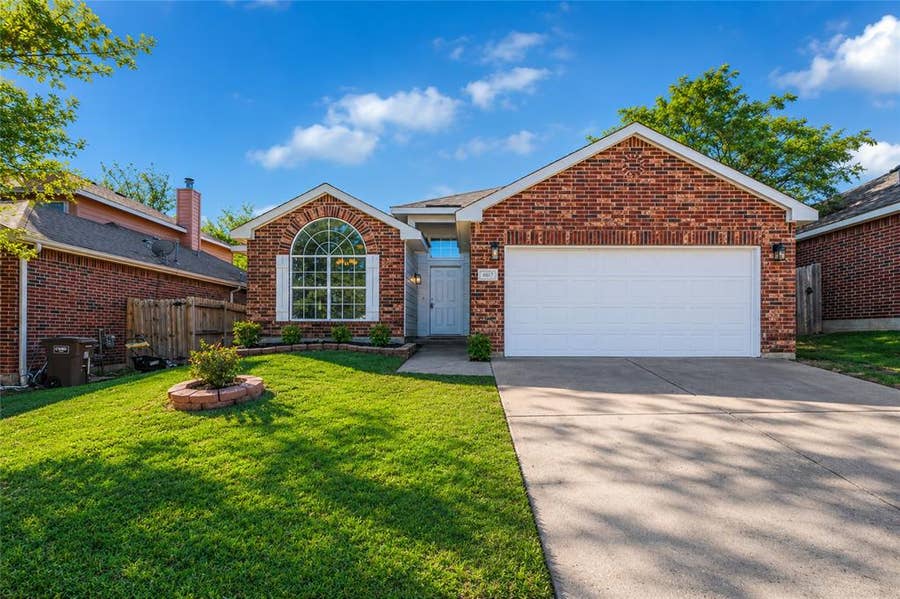 Property photo for 4817 Barnhill Lane, Fort Worth, TX