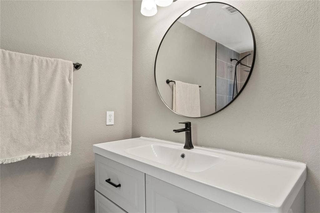 2500 Wildwood Way, Tool, TX 75143 2500 Wildwood Way, Tool, TX 75143