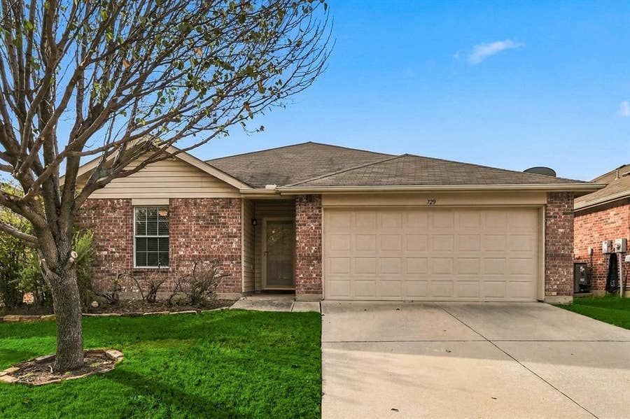 Property photo for 729 Rio Bravo Drive, Fort Worth, TX