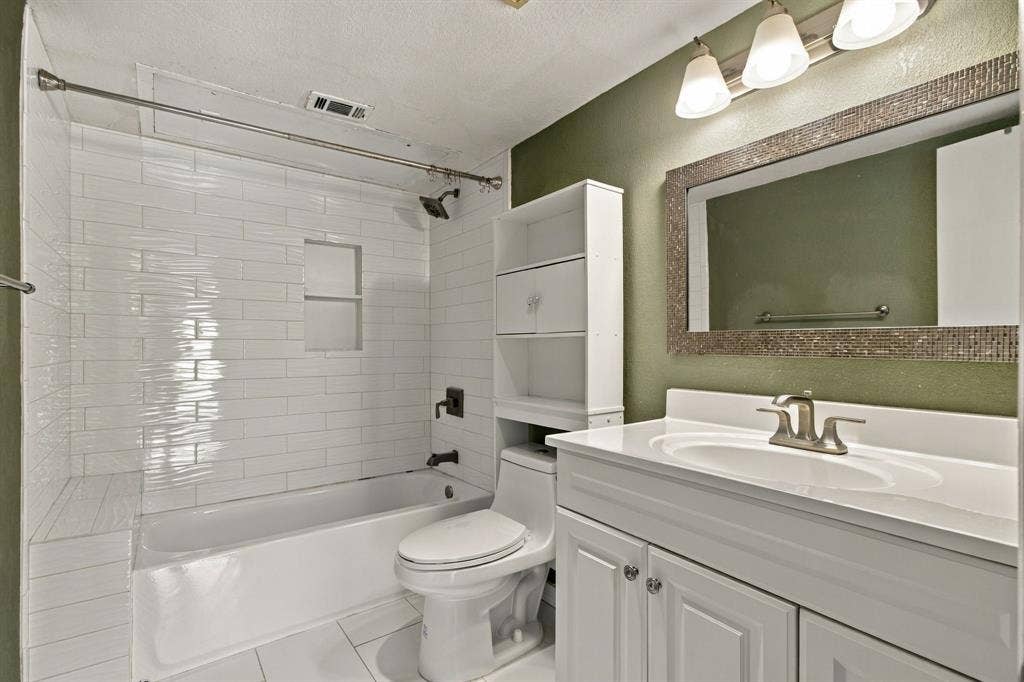 3550 Country Square Drive, #304, Carrollton, TX 75006 3550 Country Square Drive, #304, Carrollton, TX 75006