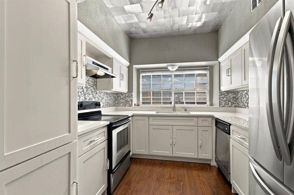 3550 Country Square Drive, #304, Carrollton, TX 75006 3550 Country Square Drive, #304, Carrollton, TX 75006