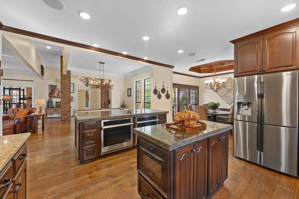1312 Chippewa Drive, Plano, TX 75093 An induction cooktop, double ovens and a walk-in pantry support everyday cooking and entertaining.