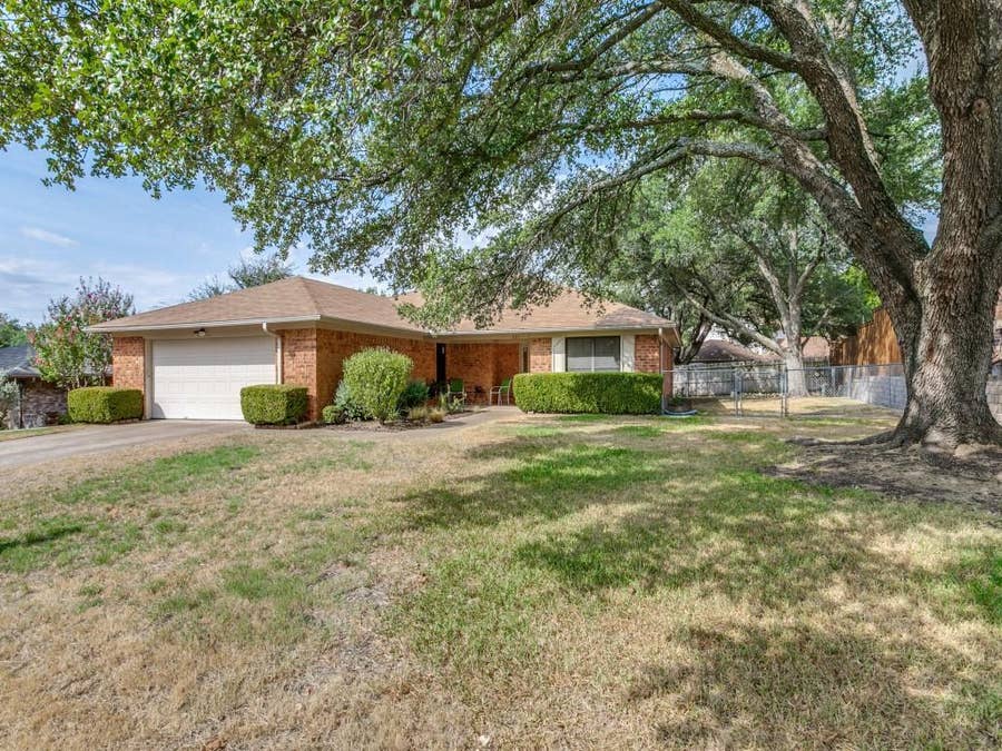 Property photo for 221 Meadowhill Drive, Benbrook, TX