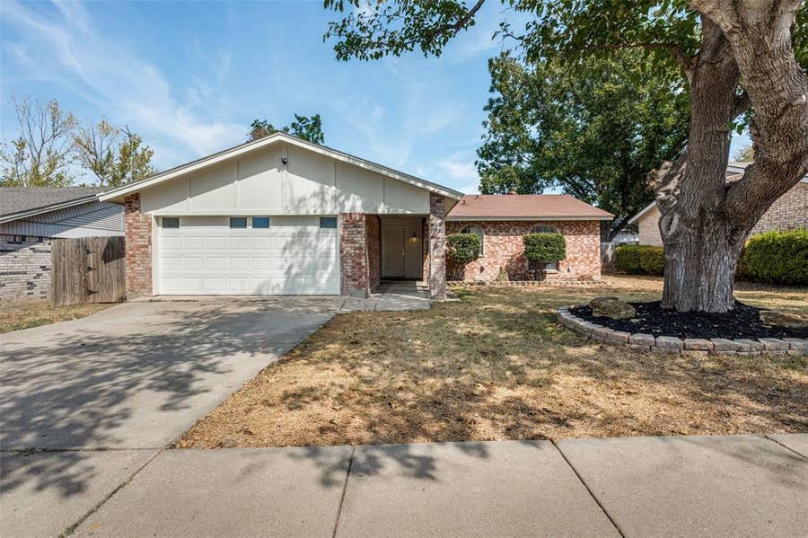 Property photo for 5909 Kary Lynn Drive S, Watauga, TX