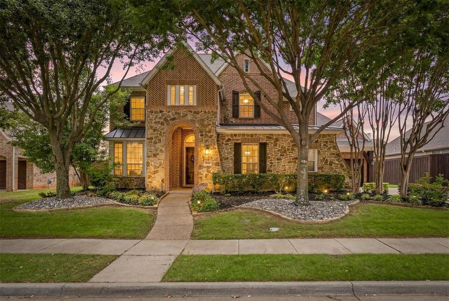 Property photo for 1005 High Hawk Trail, Euless, TX