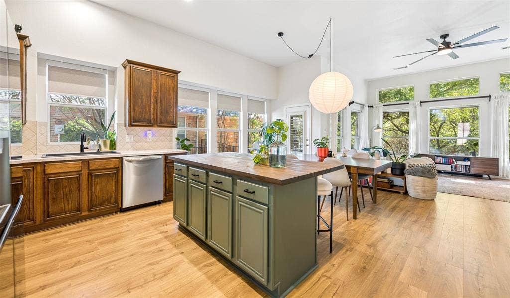 402 Brookside Drive, Lake Dallas, TX 75065 402 Brookside Drive, Lake Dallas, TX 75065