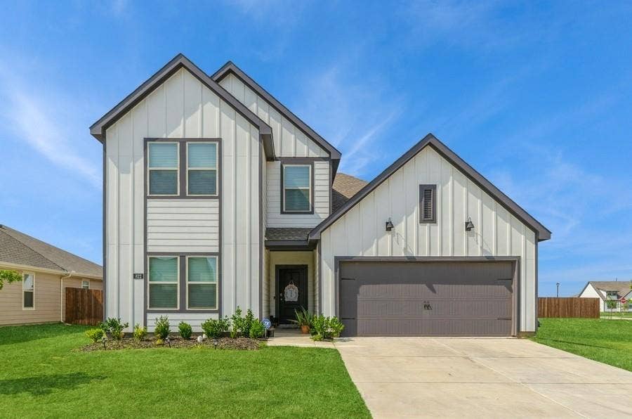 Property photo for 822 Amelia Court, Pilot Point, TX