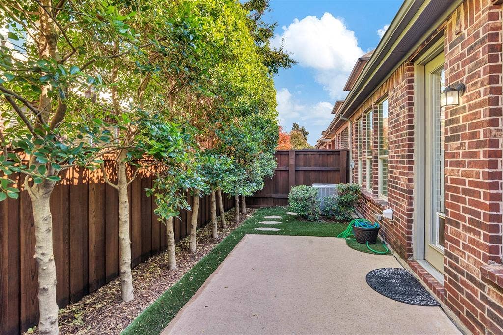 4817 BAYVIEW Drive, Plano, TX 75093 Small but mighty defines this backyard - just the perfect size to enjoy any time you want, but requires minimum upkeep. You'll love the convenience.
