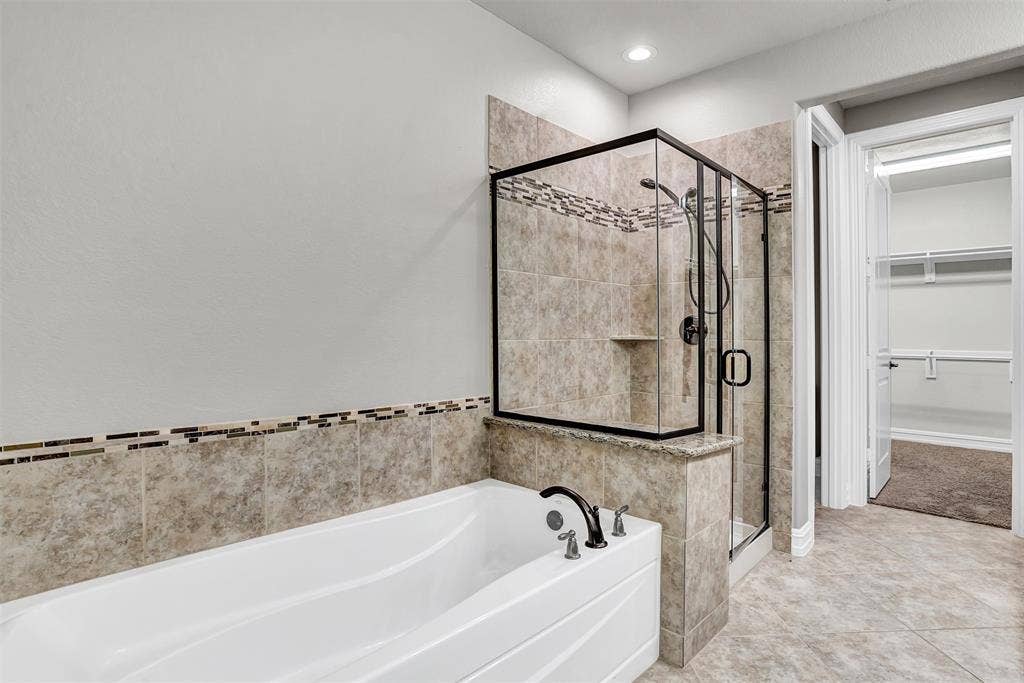 4817 BAYVIEW Drive, Plano, TX 75093 A wonderful separate tub and shower are accented by matching tile and glass tile trim.
