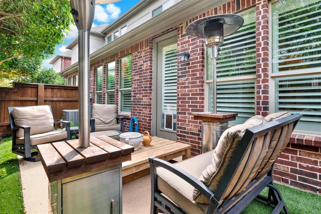 4817 BAYVIEW Drive, Plano, TX 75093 Look how great this looks! Plenty of room. Furniture from previous tenant.