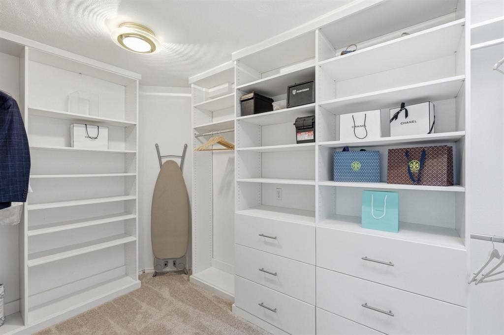 3718 Wooded Creek Drive, Farmers Branch, TX 75244 Primary closet