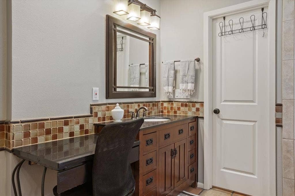 2424 Richards Drive, Waco, TX 76710 2424 Richards Drive, Waco, TX 76710