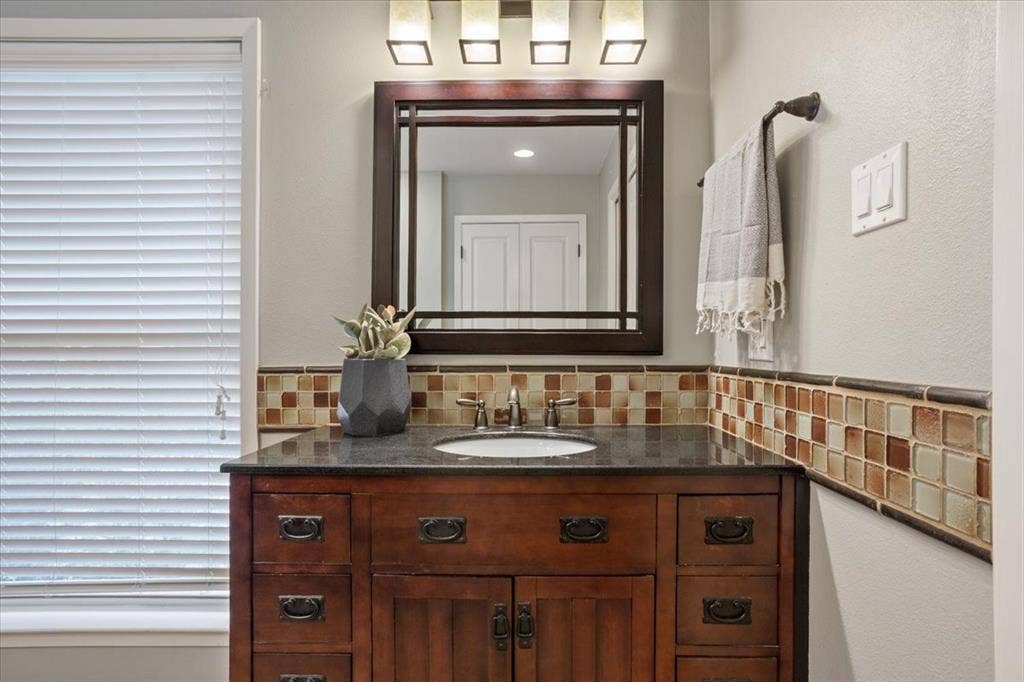 2424 Richards Drive, Waco, TX 76710 2424 Richards Drive, Waco, TX 76710